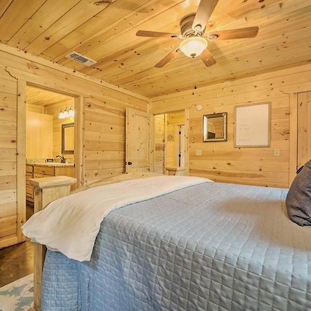 Cabin With Hot Tub And Games, 4 Mi To Beavers Bend! Broken Bow Eksteriør billede
