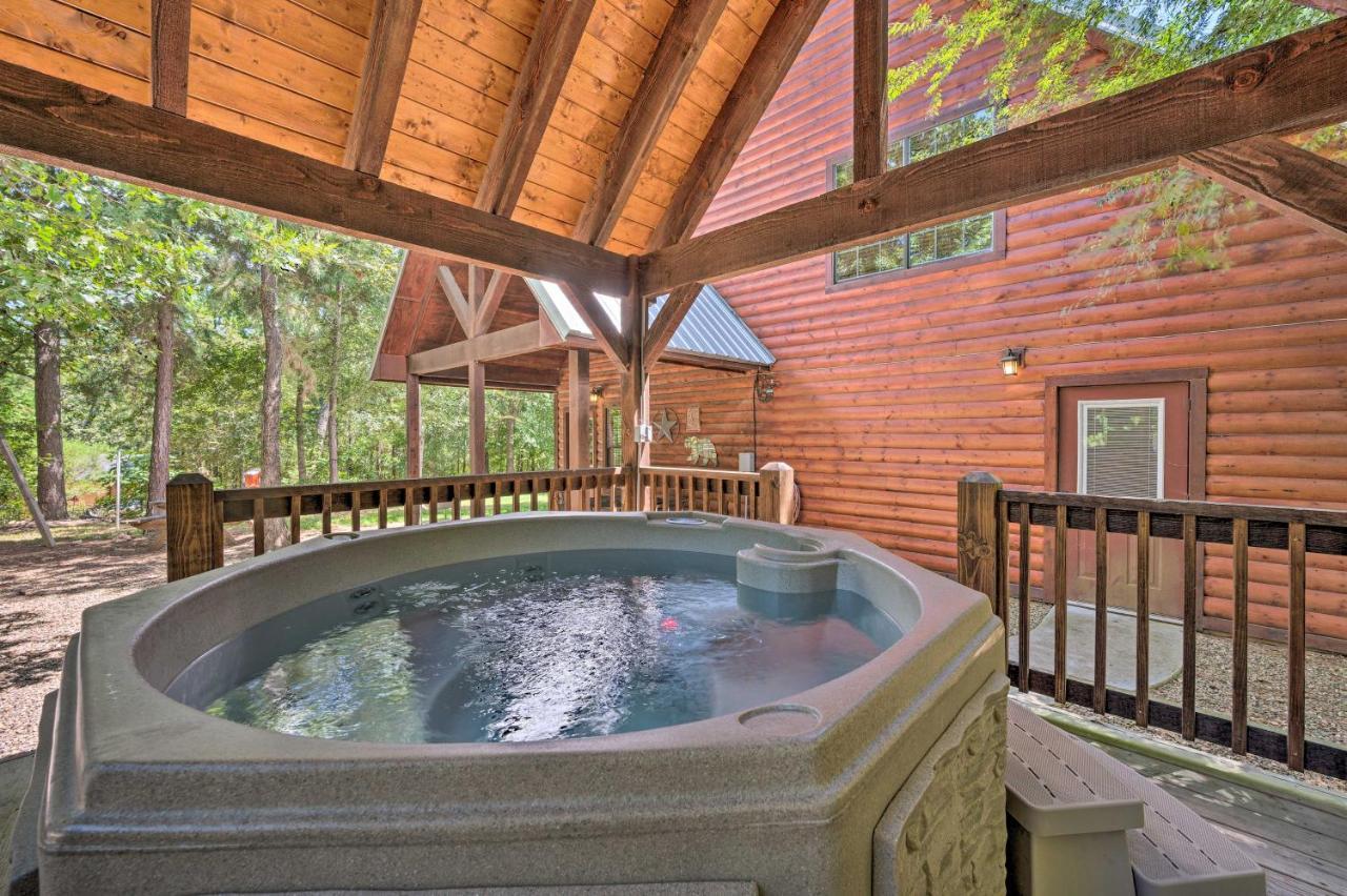 Cabin With Hot Tub And Games, 4 Mi To Beavers Bend! Broken Bow Eksteriør billede