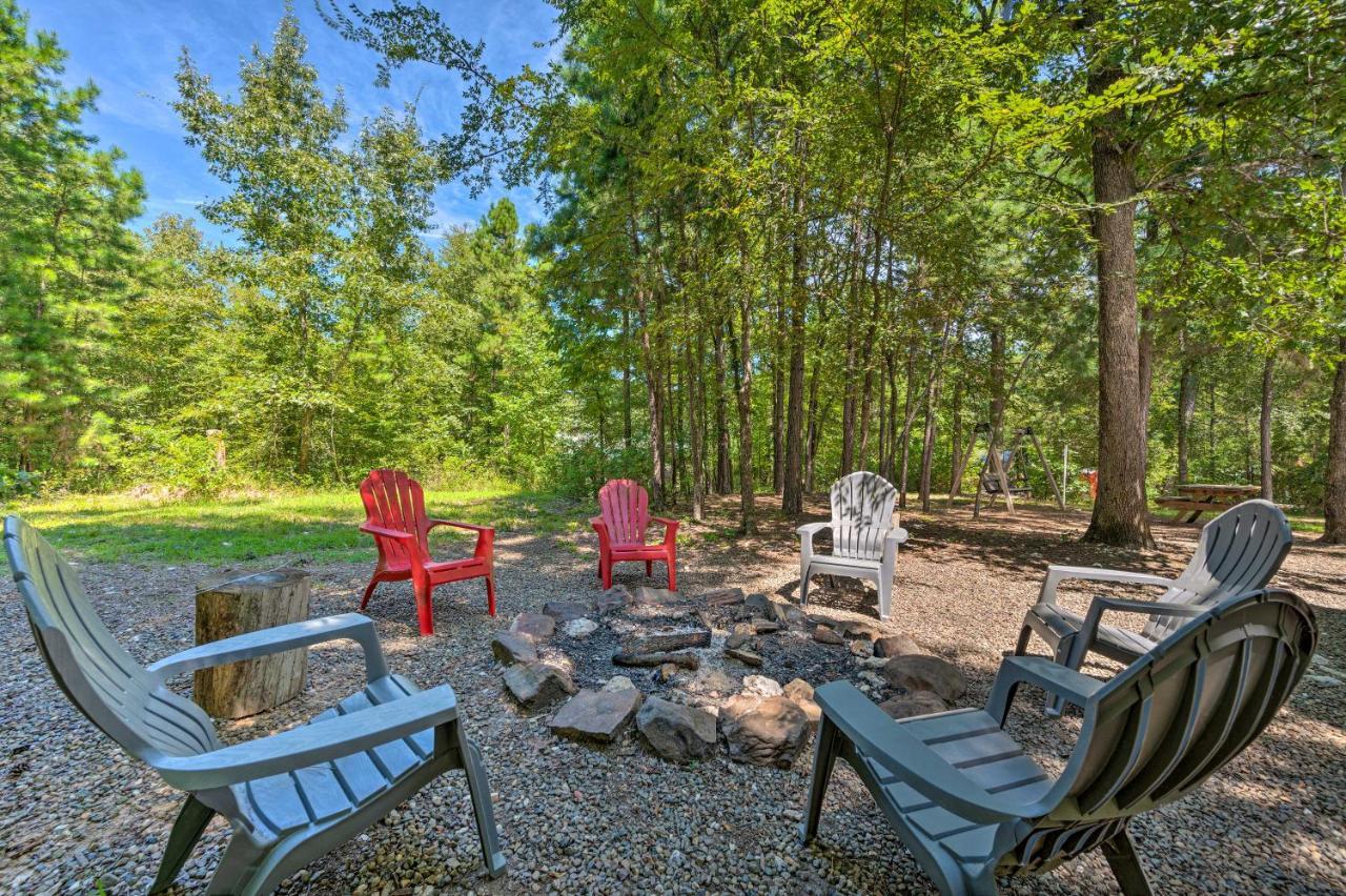 Cabin With Hot Tub And Games, 4 Mi To Beavers Bend! Broken Bow Eksteriør billede