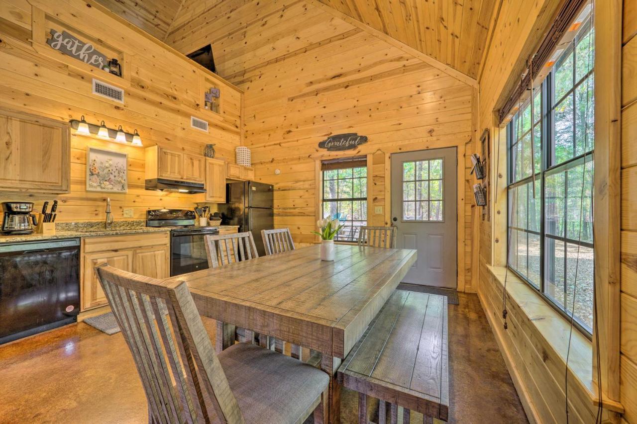 Cabin With Hot Tub And Games, 4 Mi To Beavers Bend! Broken Bow Eksteriør billede