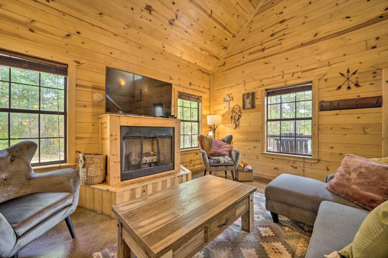 Cabin With Hot Tub And Games, 4 Mi To Beavers Bend! Broken Bow Eksteriør billede