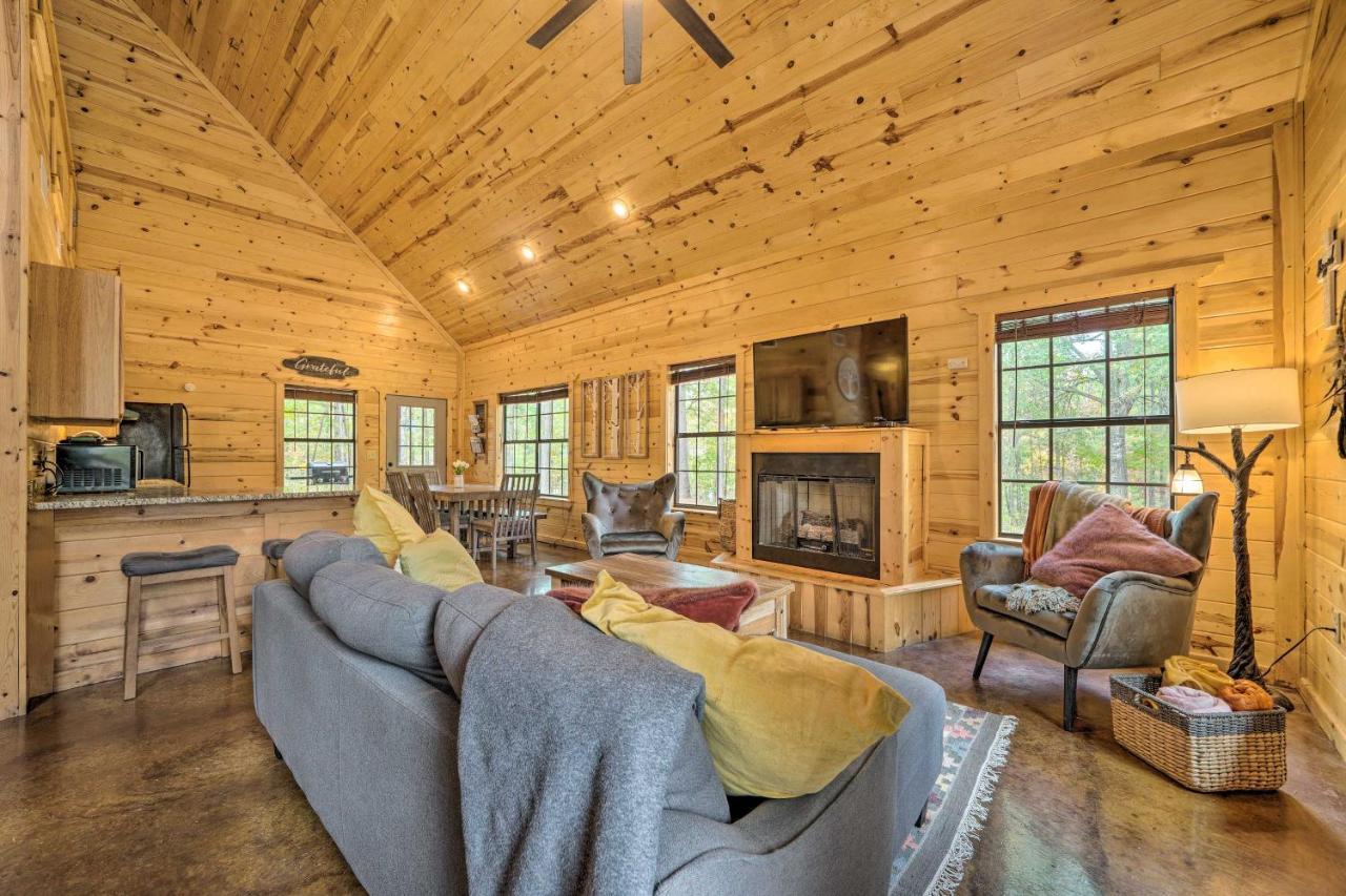 Cabin With Hot Tub And Games, 4 Mi To Beavers Bend! Broken Bow Eksteriør billede