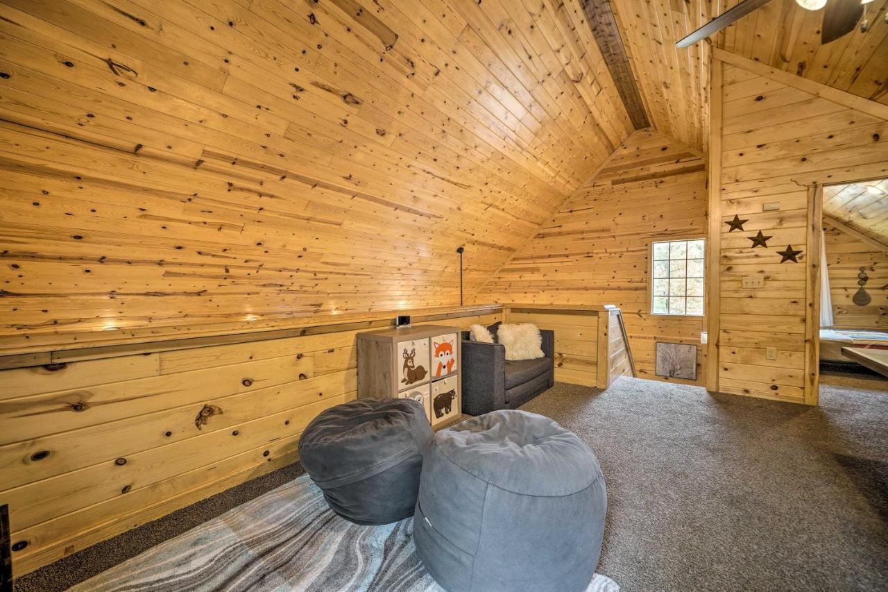 Cabin With Hot Tub And Games, 4 Mi To Beavers Bend! Broken Bow Eksteriør billede