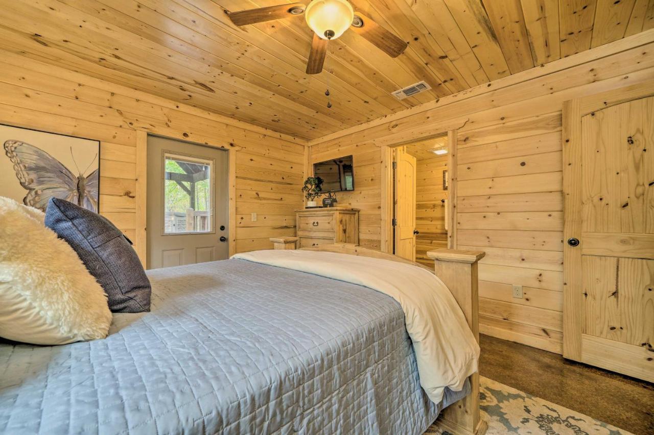 Cabin With Hot Tub And Games, 4 Mi To Beavers Bend! Broken Bow Eksteriør billede