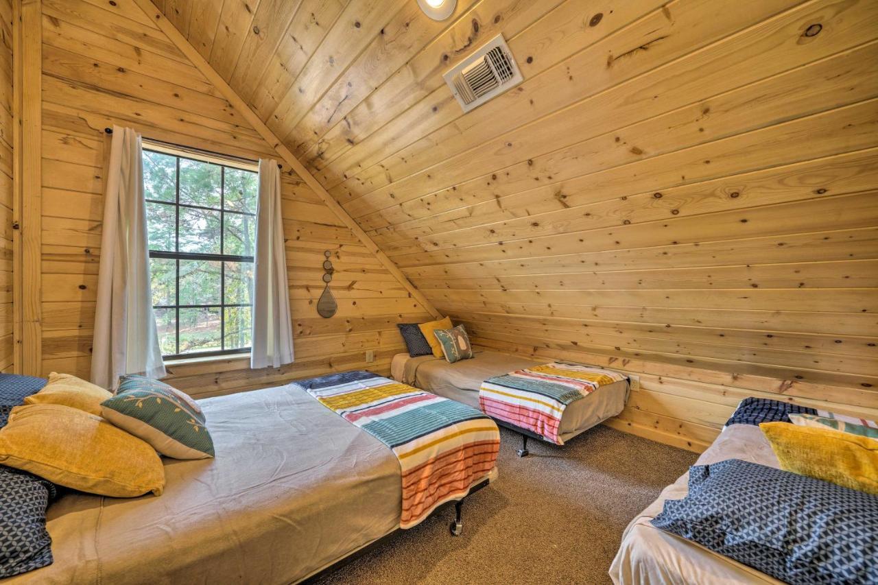 Cabin With Hot Tub And Games, 4 Mi To Beavers Bend! Broken Bow Eksteriør billede