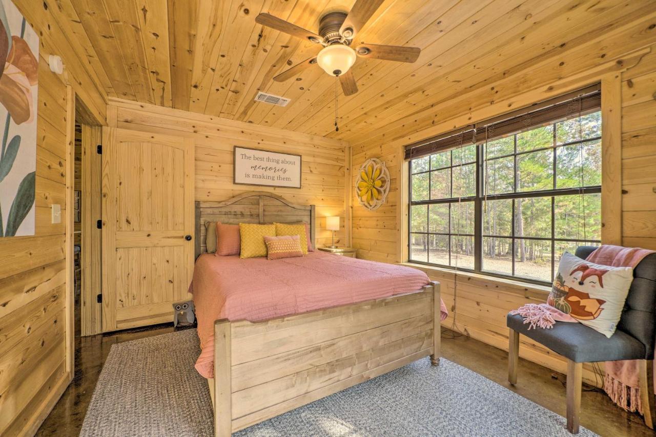 Cabin With Hot Tub And Games, 4 Mi To Beavers Bend! Broken Bow Eksteriør billede