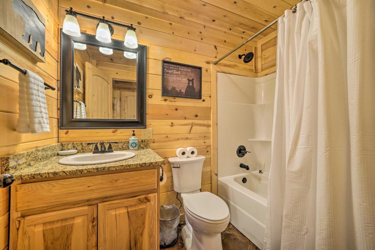 Cabin With Hot Tub And Games, 4 Mi To Beavers Bend! Broken Bow Eksteriør billede