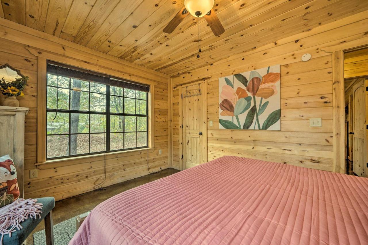 Cabin With Hot Tub And Games, 4 Mi To Beavers Bend! Broken Bow Eksteriør billede