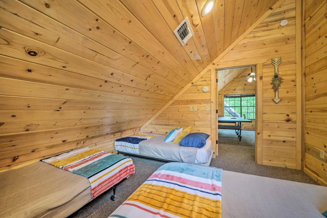 Cabin With Hot Tub And Games, 4 Mi To Beavers Bend! Broken Bow Eksteriør billede